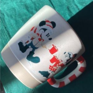 NWT Disney Howdy Lounge cup